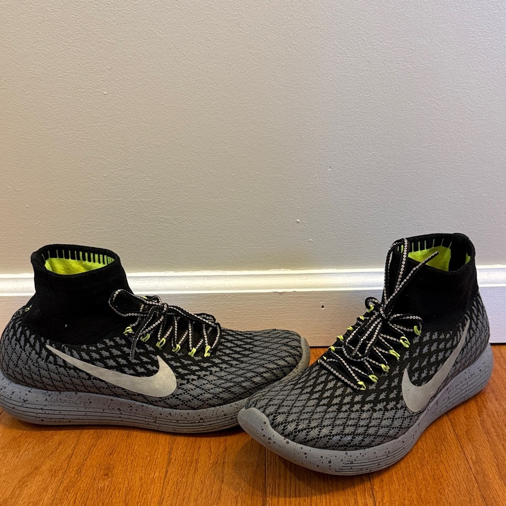 Nike Men’s Nike LUNAREPIC  Shield  H2O repellant High-Top Athletic Shoes